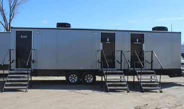 32' LUXURY RESTROOM TRAILER #099