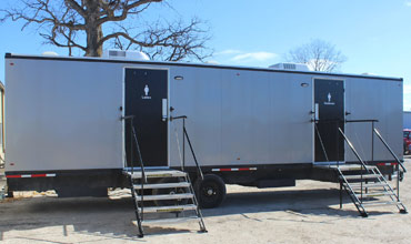 32' RESTROOM TRAILER #520